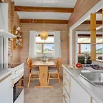2 Bedroom Awesome In Сasa de vacaciones *