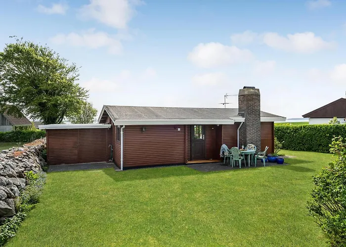 2 Bedroom Awesome In Feriehus *